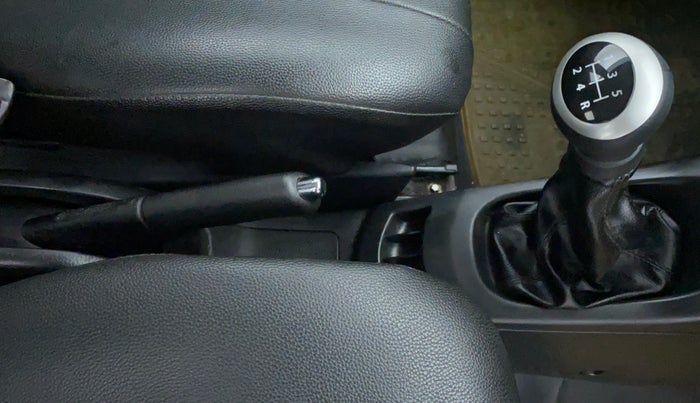 2017 Maruti Wagon R 1.0 VXI, Petrol, Manual, 47,534 km, Gear Lever