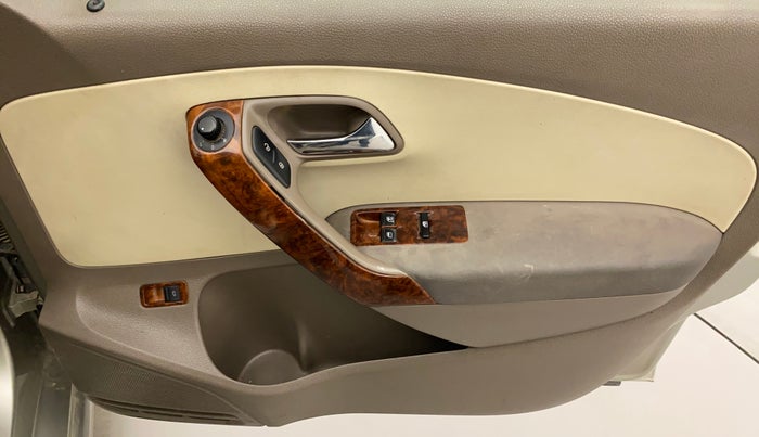 2013 Skoda Rapid 1.6 MPI ACTIVE, Petrol, Manual, 72,404 km, Driver Side Door Panels Control