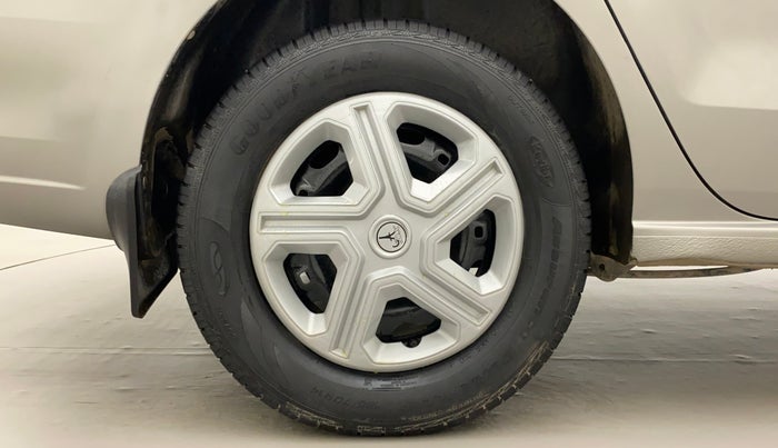 2013 Skoda Rapid 1.6 MPI ACTIVE, Petrol, Manual, 72,404 km, Right Rear Wheel