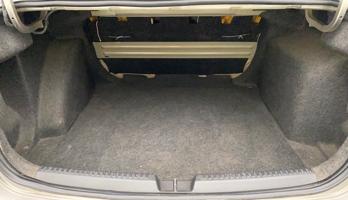 2013 Skoda Rapid 1.6 MPI ACTIVE, Petrol, Manual, 72,404 km, Boot Inside