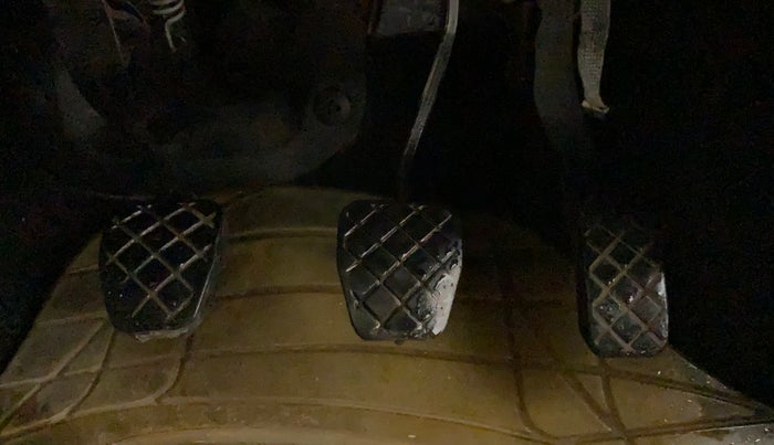 2013 Skoda Rapid 1.6 MPI ACTIVE, Petrol, Manual, 72,404 km, Pedals