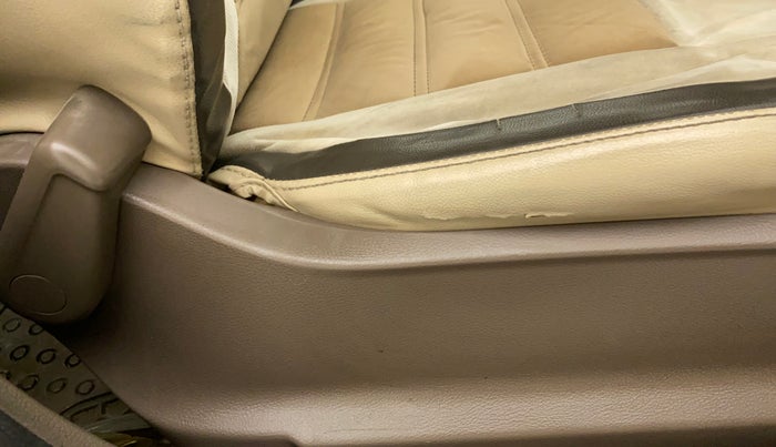 2013 Skoda Rapid 1.6 MPI ACTIVE, Petrol, Manual, 72,404 km, Driver Side Adjustment Panel