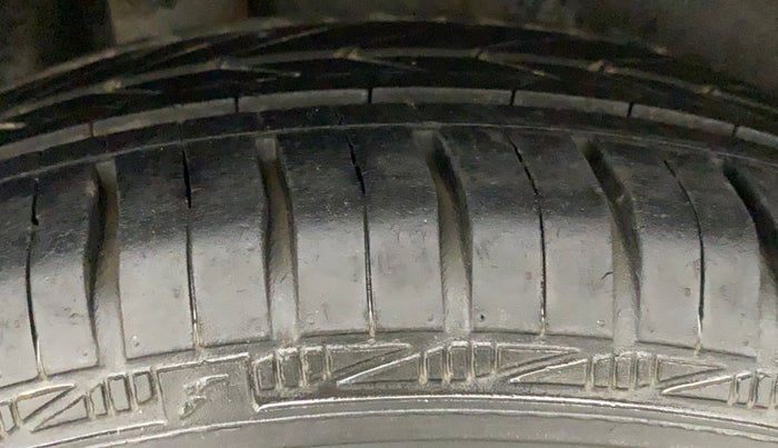 2013 Skoda Rapid 1.6 MPI ACTIVE, Petrol, Manual, 72,404 km, Right Rear Tyre Tread