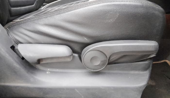 2018 Maruti Vitara Brezza ZDI, Diesel, Manual, 93,901 km, Driver Side Adjustment Panel