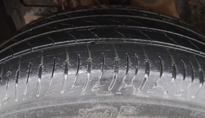 2018 Maruti Vitara Brezza ZDI, Diesel, Manual, 93,901 km, Left Front Tyre Tread