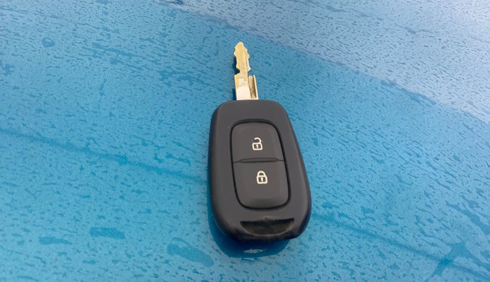 2020 Renault Kwid RXT 1.0 AMT (O), Petrol, Automatic, 35,456 km, Key Close Up