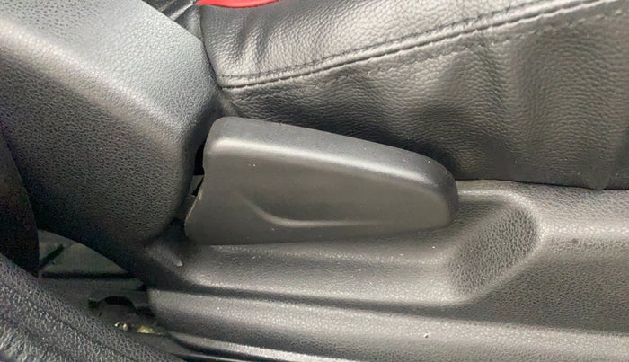 2020 Renault Kwid RXT 1.0 AMT (O), Petrol, Automatic, 35,456 km, Driver Side Adjustment Panel