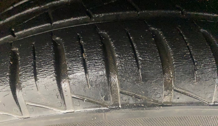 2020 Renault Kwid RXT 1.0 AMT (O), Petrol, Automatic, 35,456 km, Right Front Tyre Tread