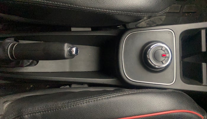 2020 Renault Kwid RXT 1.0 AMT (O), Petrol, Automatic, 35,456 km, Gear Lever