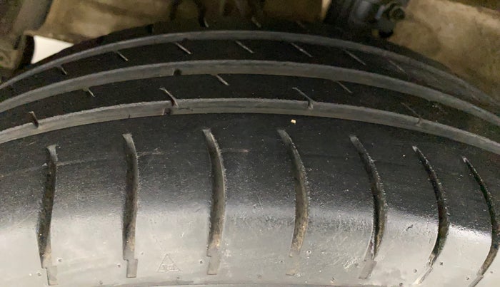 2017 Maruti Swift VDI (O), Diesel, Manual, 94,926 km, Left Front Tyre Tread