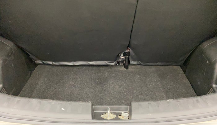 2017 Maruti Swift VDI (O), Diesel, Manual, 94,926 km, Boot Inside