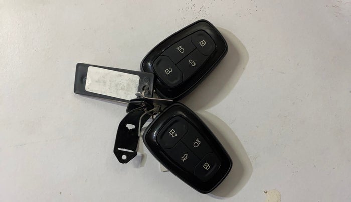 2023 Tata Harrier FEARLESS PLUS DARK EDITION AT, Diesel, Automatic, 42,098 km, Key Close Up