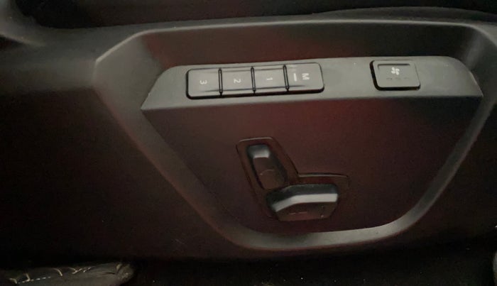 2023 Tata Harrier FEARLESS PLUS DARK EDITION AT, Diesel, Automatic, 42,098 km, Driver Side Adjustment Panel