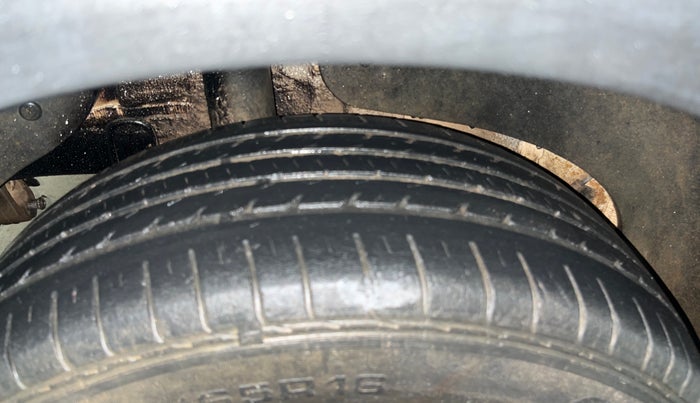 2016 Hyundai Creta E PLUS 1.6 PETROL, Petrol, Manual, 68,649 km, Right Rear Tyre Tread