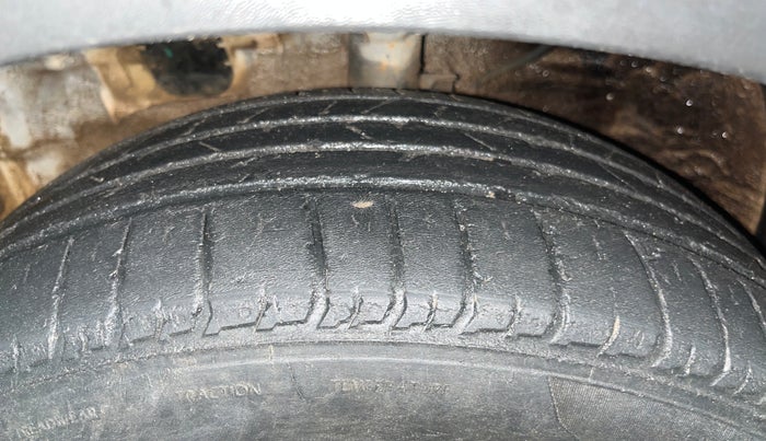 2016 Hyundai Creta E PLUS 1.6 PETROL, Petrol, Manual, 68,649 km, Left Front Tyre Tread