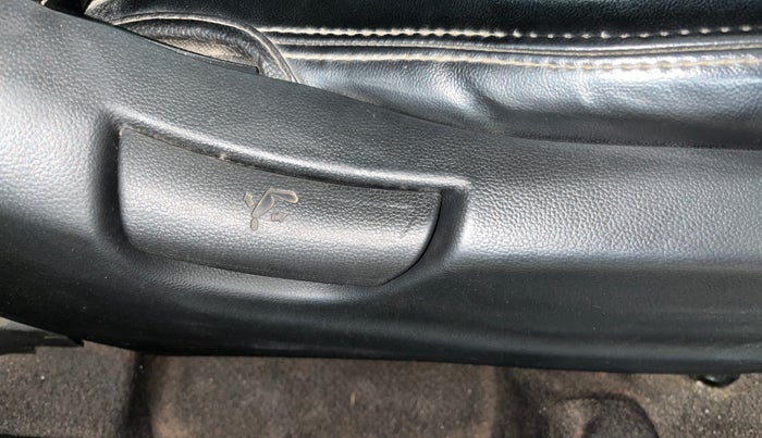 2016 Hyundai Creta E PLUS 1.6 PETROL, Petrol, Manual, 68,649 km, Driver Side Adjustment Panel