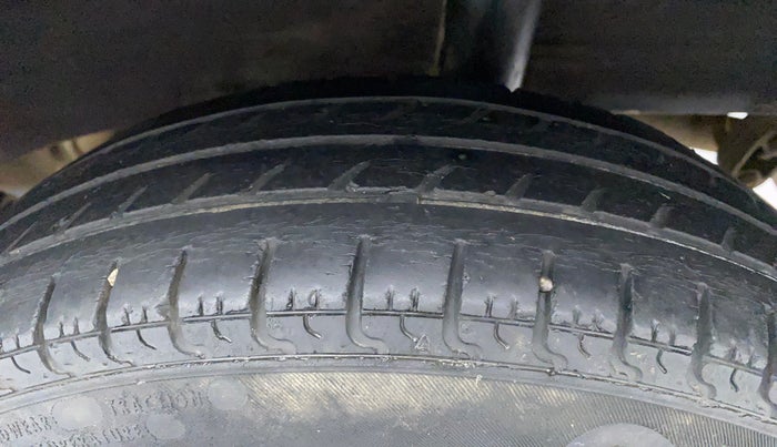 2016 Renault Kwid RXT 0.8, Petrol, Manual, 60,909 km, Left Rear Tyre Tread