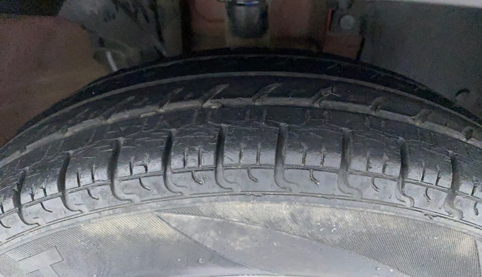 2016 Renault Kwid RXT 0.8, Petrol, Manual, 60,909 km, Right Front Tyre Tread