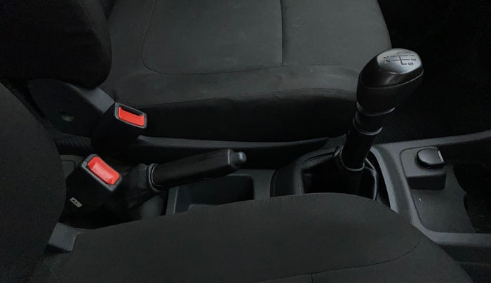 2016 Renault Kwid RXT 0.8, Petrol, Manual, 60,909 km, Gear Lever