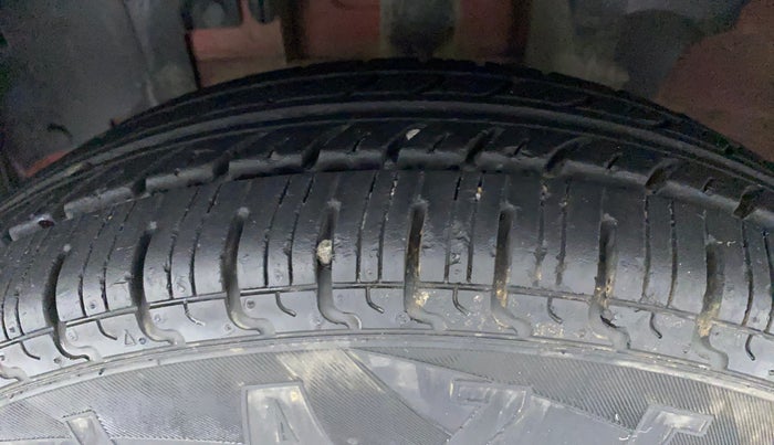 2016 Renault Kwid RXT 0.8, Petrol, Manual, 60,909 km, Left Front Tyre Tread