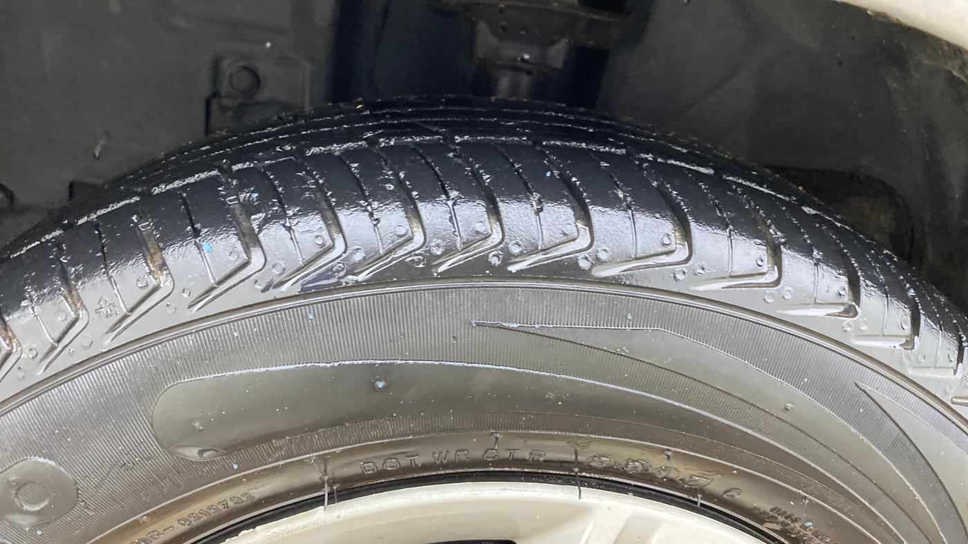 2017 Datsun Redi Go S 1.0, Petrol, Manual, 32,930 km, Left Front Tyre Tread