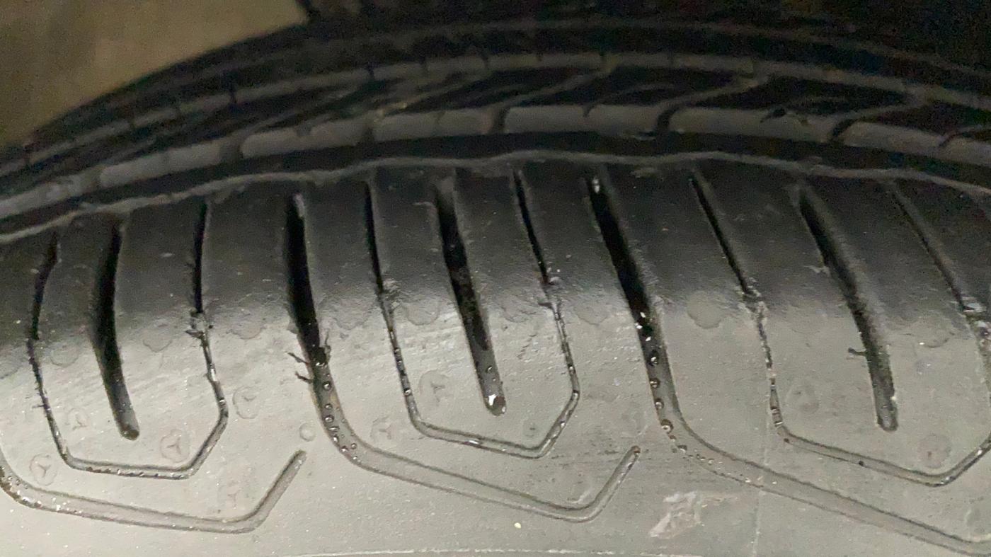 2018 Volkswagen Ameo HIGHLINE PLUS 1.0L 16 ALLOY, Petrol, Manual, 41,996 km, Right Front Tyre Tread