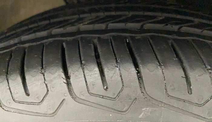 2018 Volkswagen Ameo HIGHLINE PLUS 1.0L 16 ALLOY, Petrol, Manual, 41,996 km, Right Front Tyre Tread
