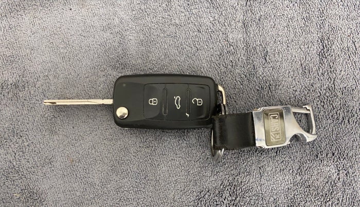 2018 Volkswagen Ameo HIGHLINE PLUS 1.0L 16 ALLOY, Petrol, Manual, 41,996 km, Key Close Up
