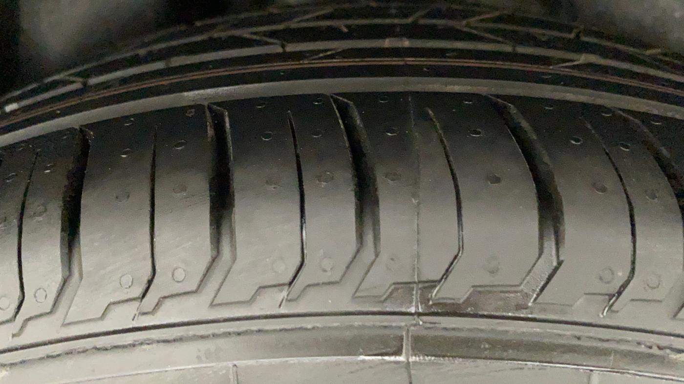 2018 Volkswagen Ameo HIGHLINE PLUS 1.0L 16 ALLOY, Petrol, Manual, 41,996 km, Right Rear Tyre Tread
