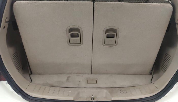 2015 Mahindra XUV500 W8, Diesel, Manual, 1,14,318 km, Boot Inside