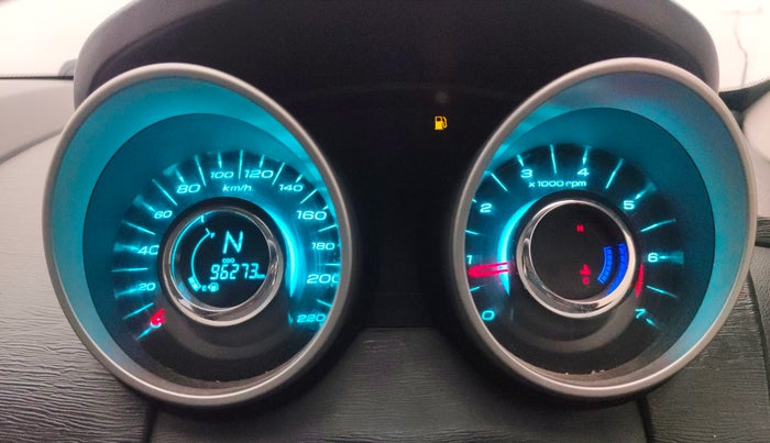 2015 Mahindra XUV500 W8, Diesel, Manual, 1,14,318 km, Odometer Image