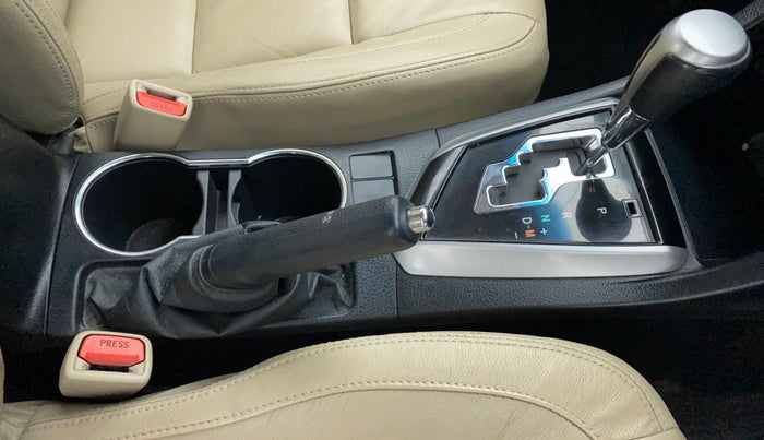 2016 Toyota Corolla Altis VL AT, Petrol, Automatic, 94,343 km, Gear Lever
