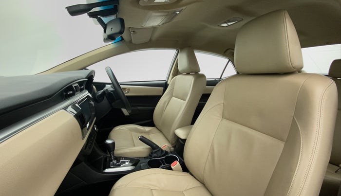 2016 Toyota Corolla Altis VL AT, Petrol, Automatic, 94,343 km, Right Side Front Door Cabin
