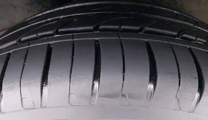 2016 Toyota Corolla Altis VL AT, Petrol, Automatic, 94,343 km, Left Front Tyre Tread