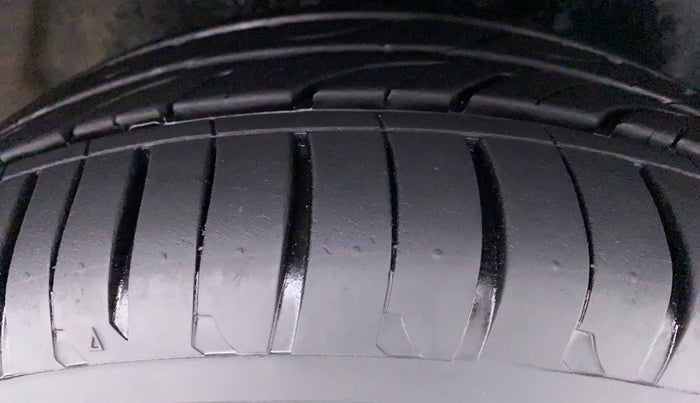 2016 Toyota Corolla Altis VL AT, Petrol, Automatic, 94,343 km, Right Front Tyre Tread