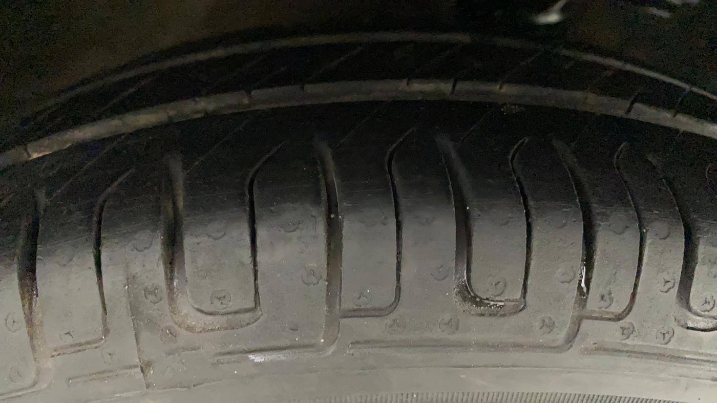 2011 Hyundai i10 ERA 1.1, Petrol, Manual, 43,548 km, Right Front Tyre Tread
