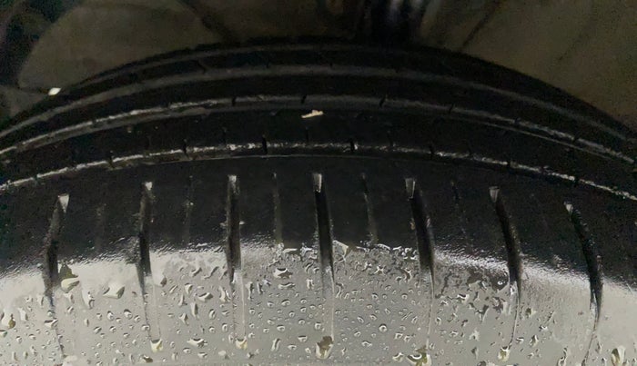 2018 Maruti Swift ZXI AMT, Petrol, Automatic, 32,621 km, Left Front Tyre Tread