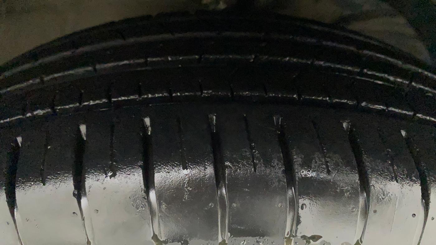 2018 Maruti Swift ZXI AMT, Petrol, Automatic, 32,621 km, Right Front Tyre Tread