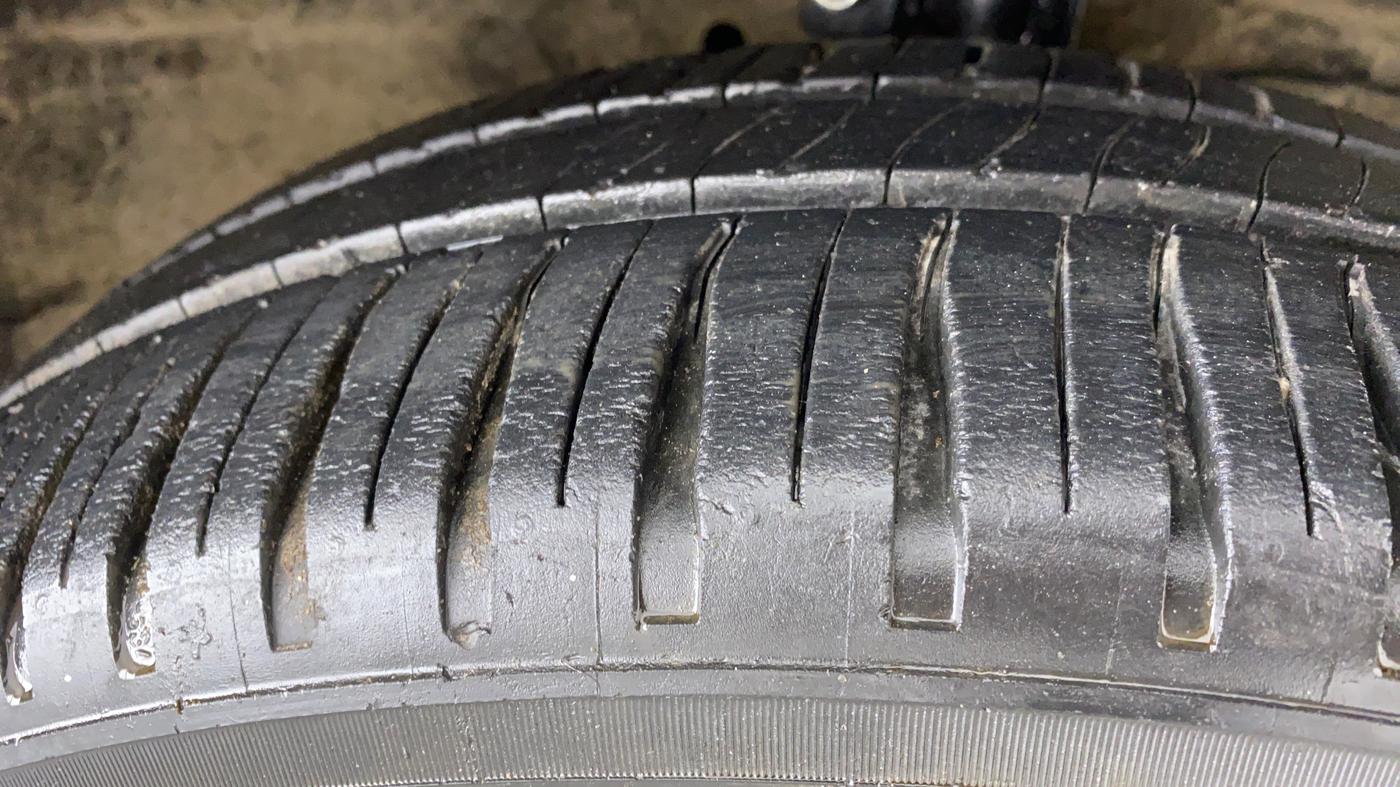 2012 Maruti Swift ZXI, Petrol, Manual, 22,536 km, Right Front Tyre Tread