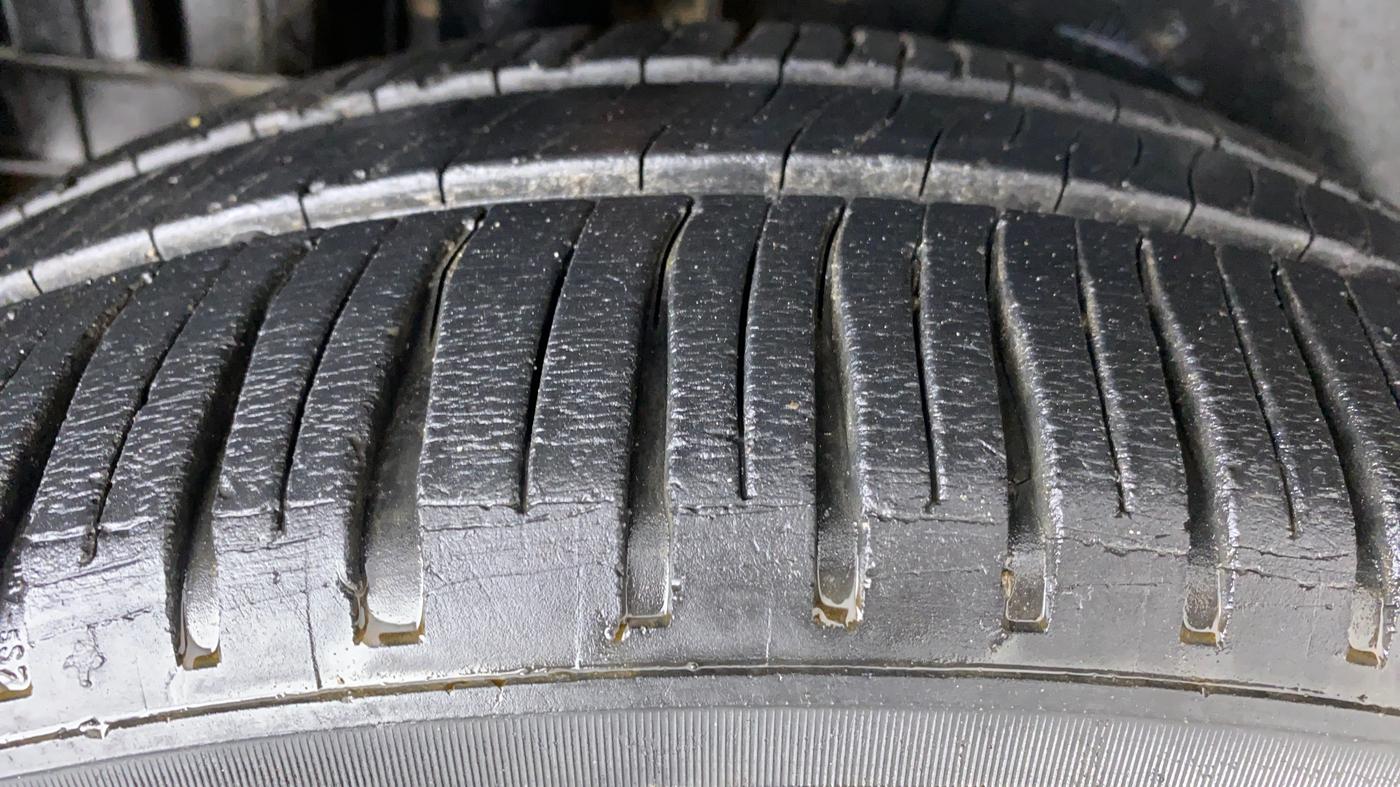 2012 Maruti Swift ZXI, Petrol, Manual, 22,536 km, Right Rear Tyre Tread