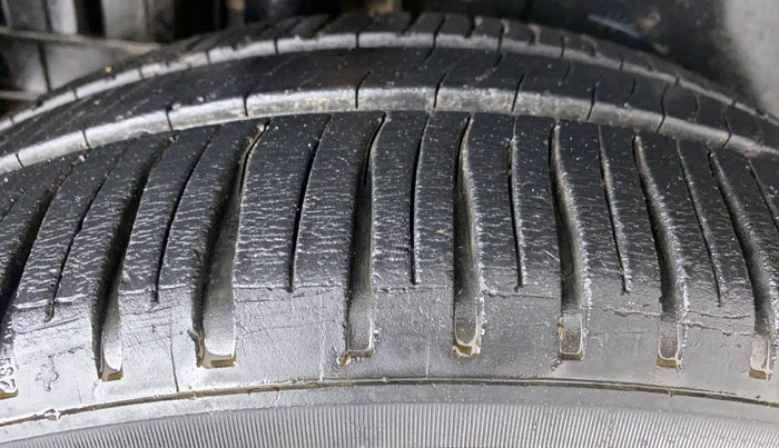 2012 Maruti Swift ZXI, Petrol, Manual, 22,536 km, Right Rear Tyre Tread