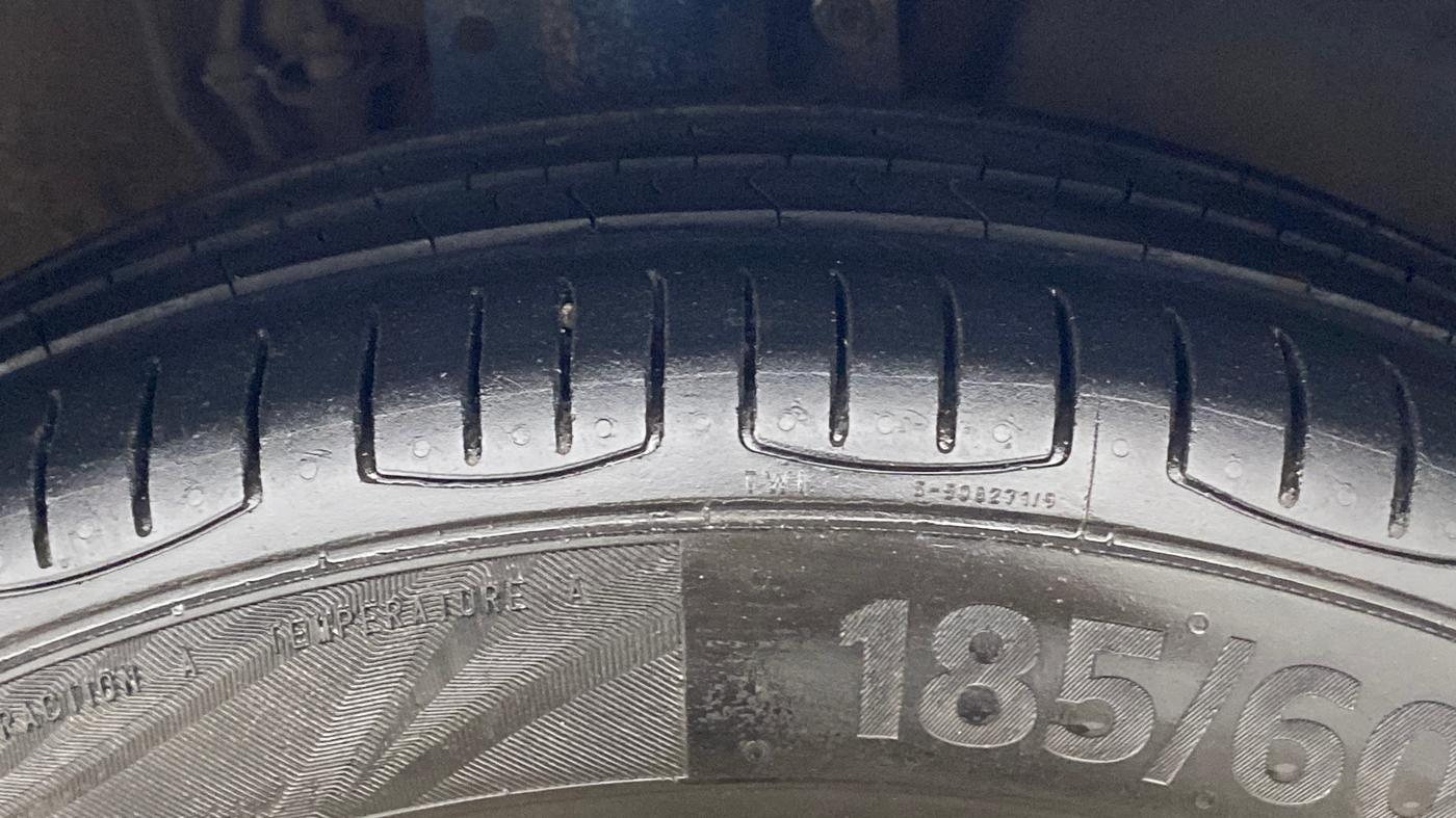 2013 Volkswagen Vento HIGHLINE PETROL AT, Petrol, Automatic, 84,536 km, Right Front Tyre Tread