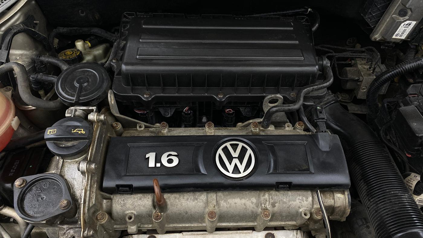 2013 Volkswagen Vento HIGHLINE PETROL AT, Petrol, Automatic, 84,536 km, Engine View