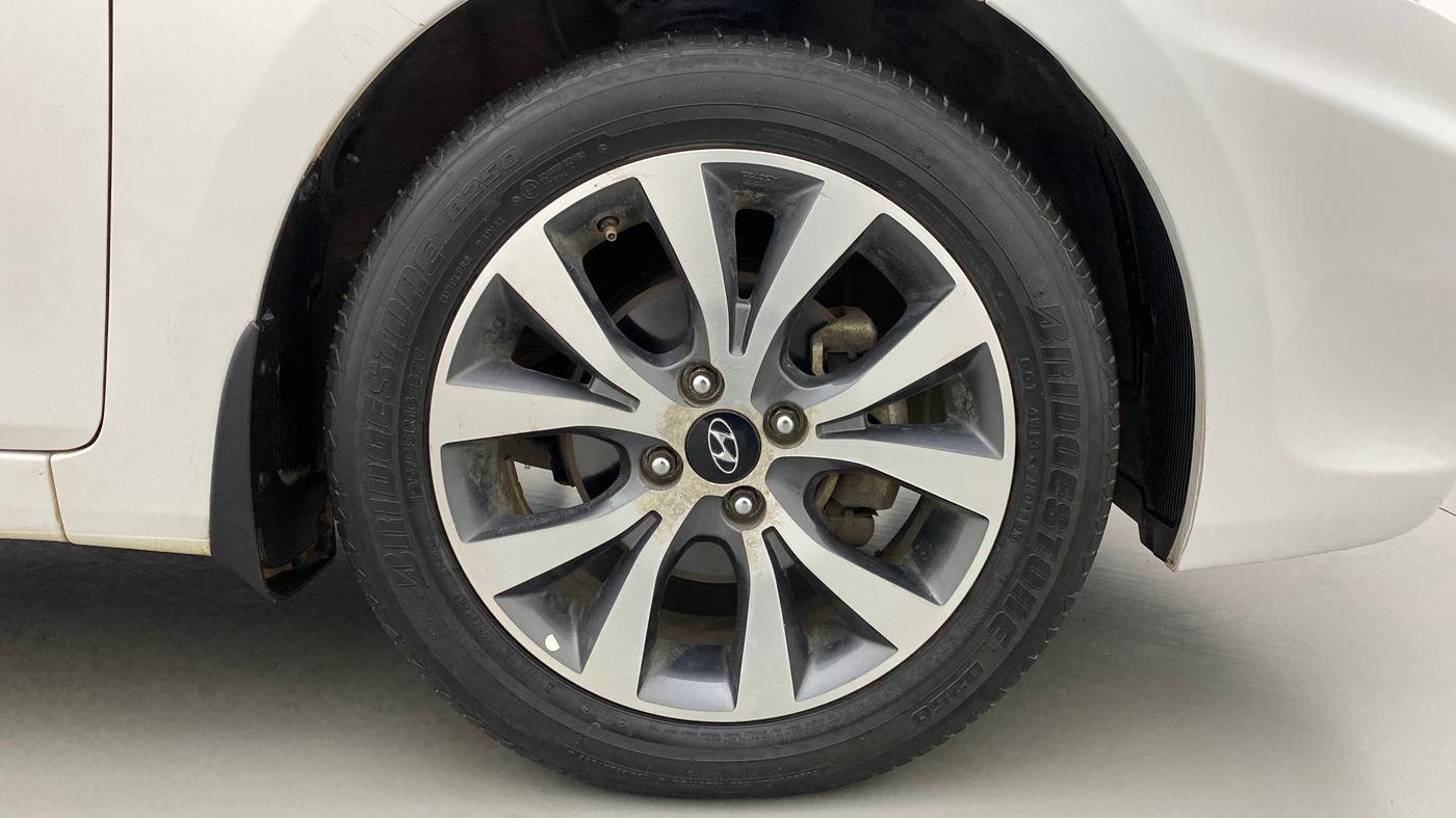 2014 Hyundai Verna FLUIDIC 1.6 SX CRDI, Diesel, Manual, 82,732 km, Right Front Wheel