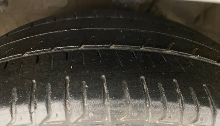 2014 Hyundai Verna FLUIDIC 1.6 SX CRDI, Diesel, Manual, 82,732 km, Left Front Tyre Tread
