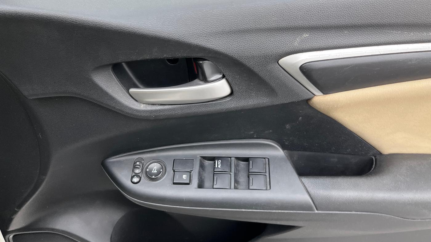 2015 Honda Jazz 1.2L I-VTEC V AT, Petrol, Automatic, 36,879 km, Driver Side Door Panels Control