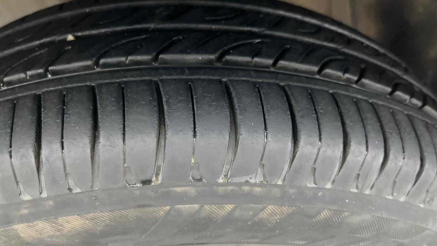2015 Honda Jazz 1.2L I-VTEC V AT, Petrol, Automatic, 36,879 km, Left Front Tyre Tread