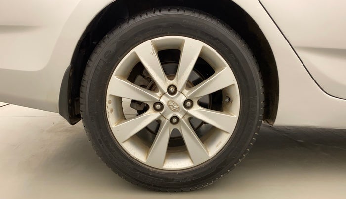 2011 Hyundai Verna FLUIDIC 1.6 VTVT SX, Petrol, Manual, 77,282 km, Right Rear Wheel