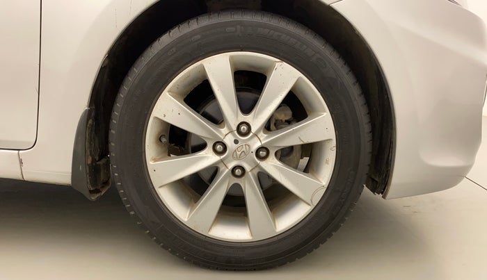 2011 Hyundai Verna FLUIDIC 1.6 VTVT SX, Petrol, Manual, 77,282 km, Right Front Wheel