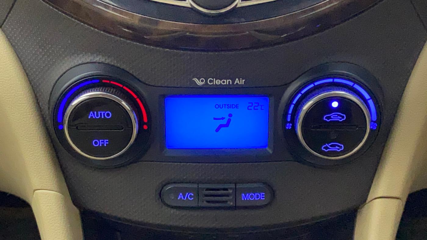 2011 Hyundai Verna FLUIDIC 1.6 VTVT SX, Petrol, Manual, 77,282 km, Automatic Climate Control